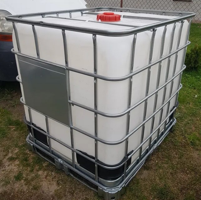 czym wyczyścić zbiornik 1000l