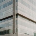 Estetyczne ukrycie przewodów na zewnątrz budynku